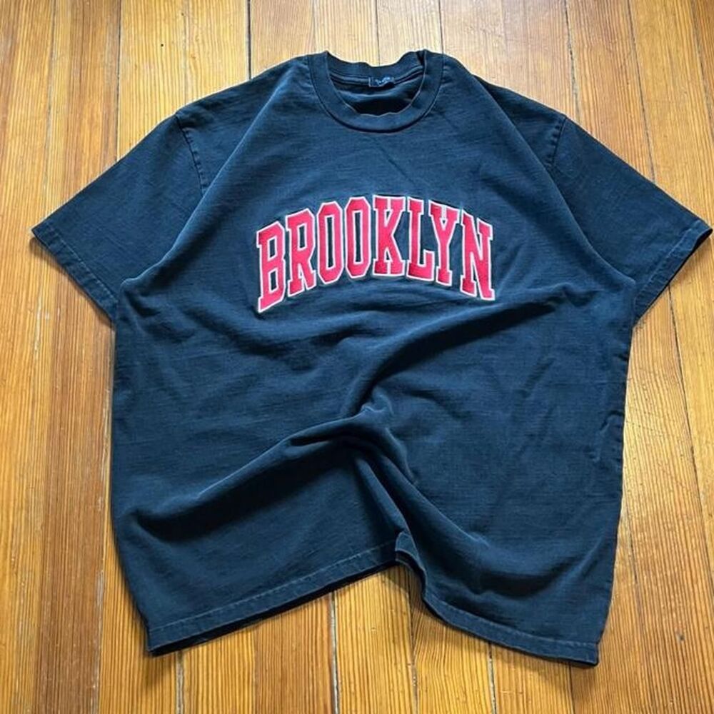 American-vintage Women's Black and Navy T-shirt